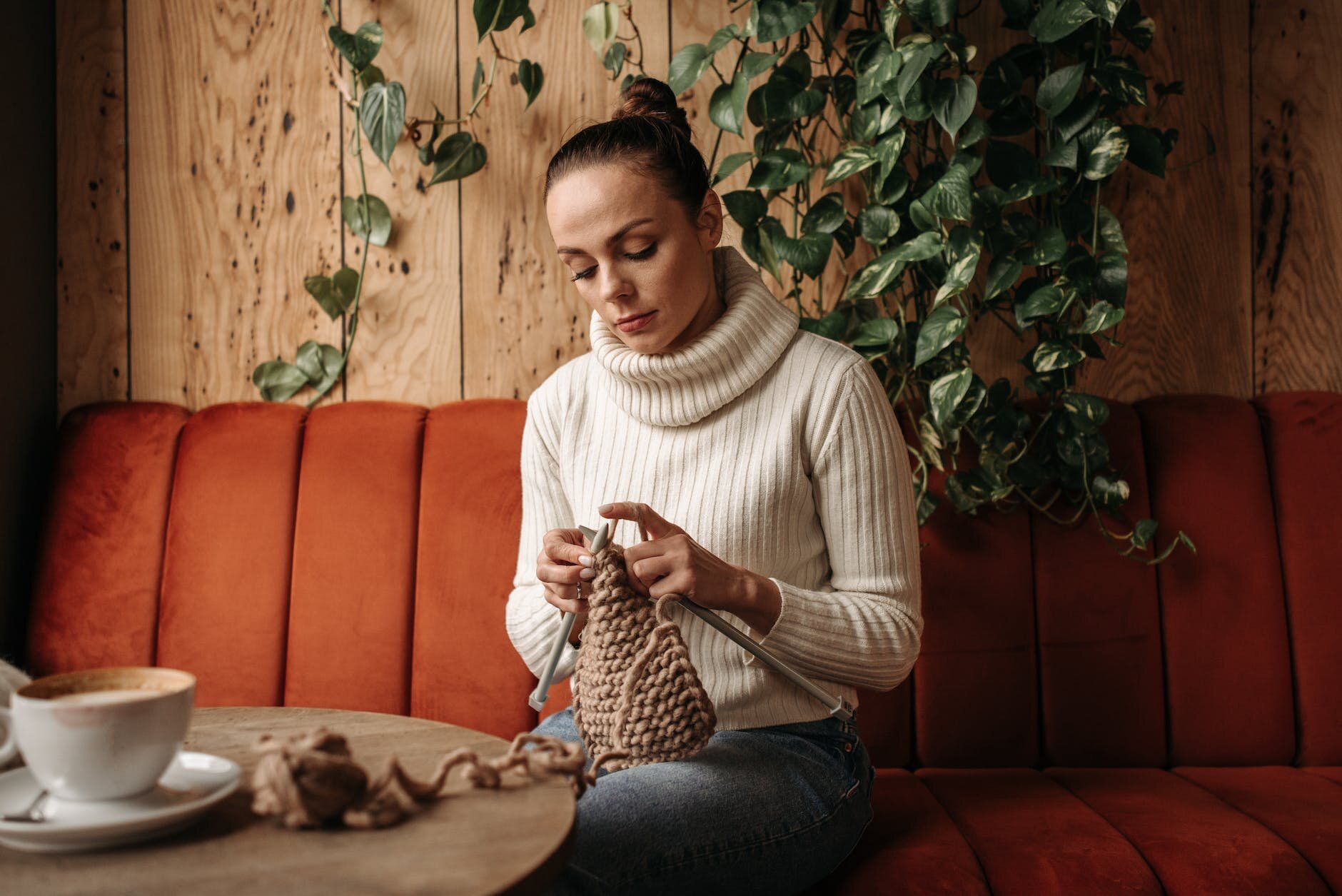 Knitting Therapy : A Creative Path to Mindfulness 